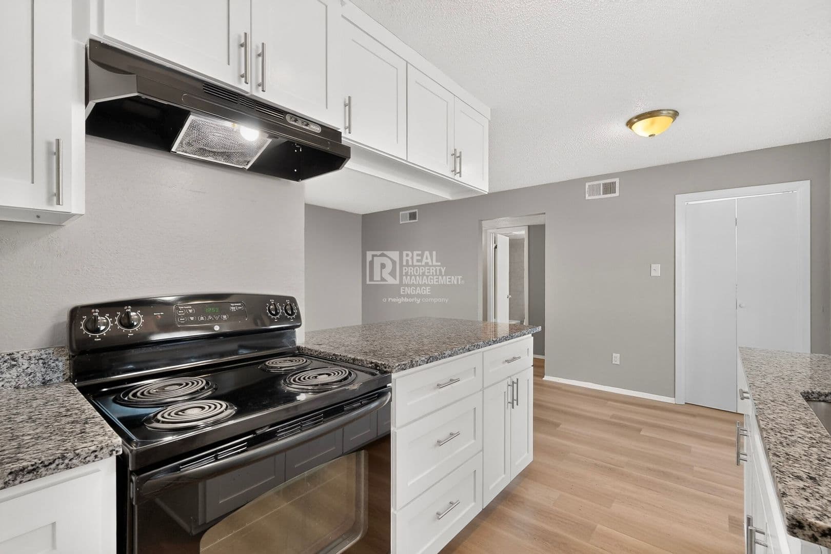 White Settlement Apartment: 8024 Cambridge Circle
