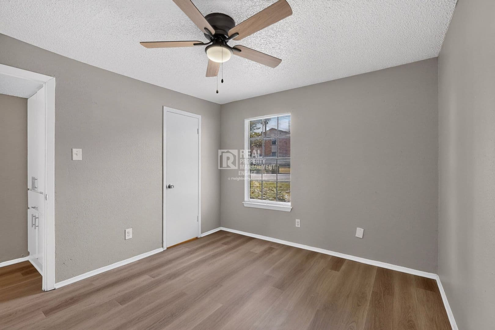 White Settlement Apartment: 8024 Cambridge Circle