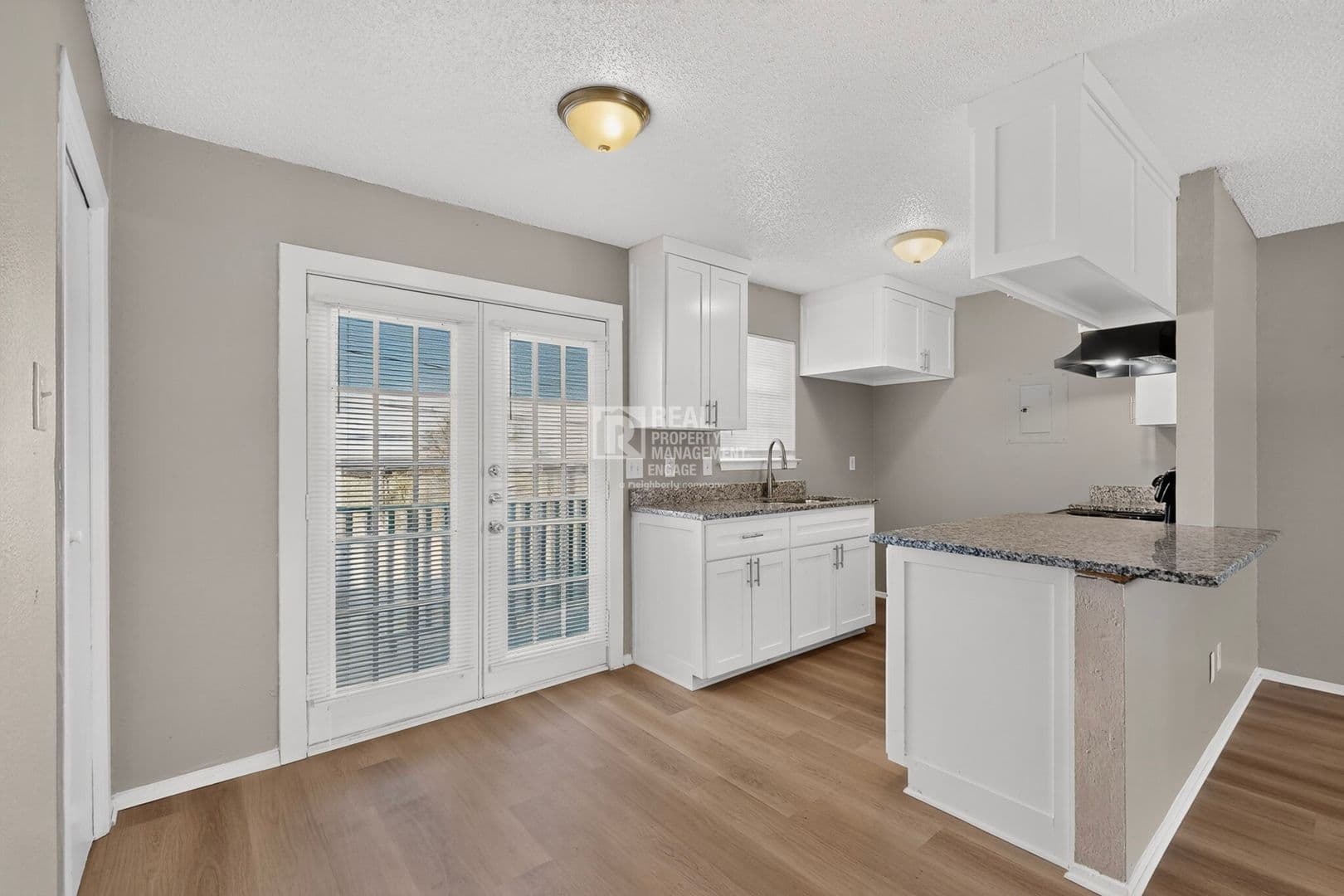White Settlement Apartment: 8024 Cambridge Circle