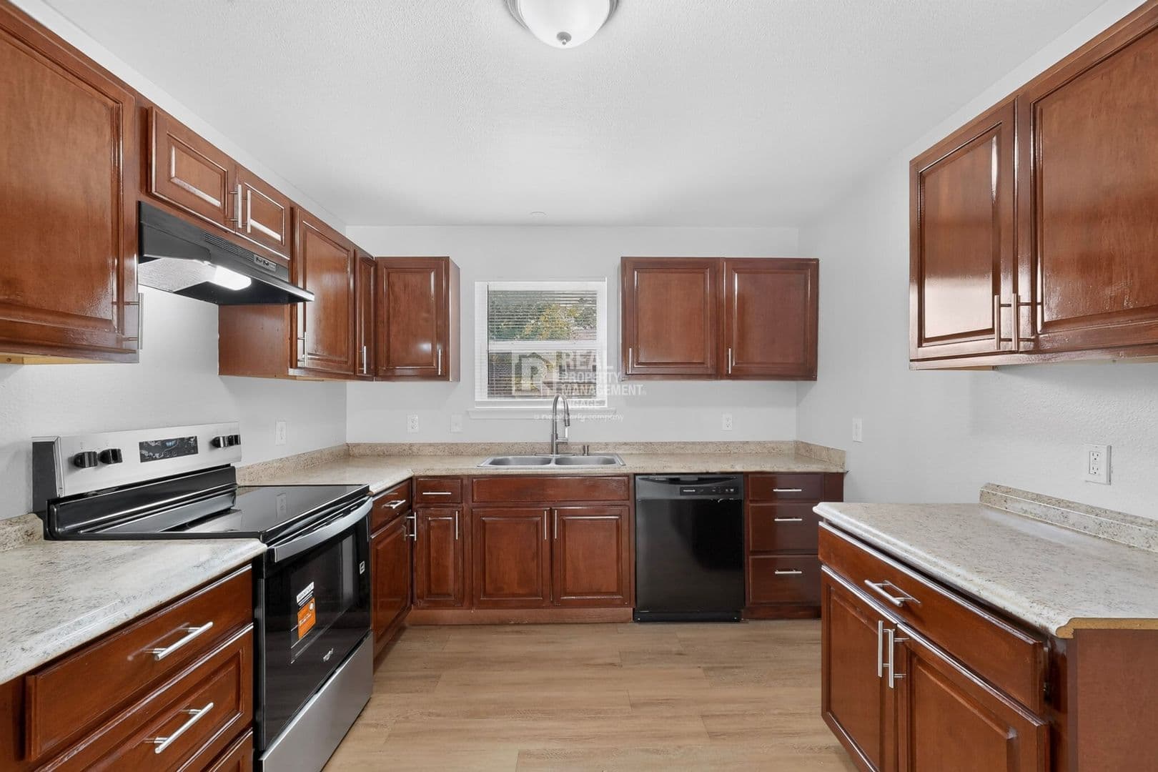 Fort Worth House: 4801 Hollowbrook Rd