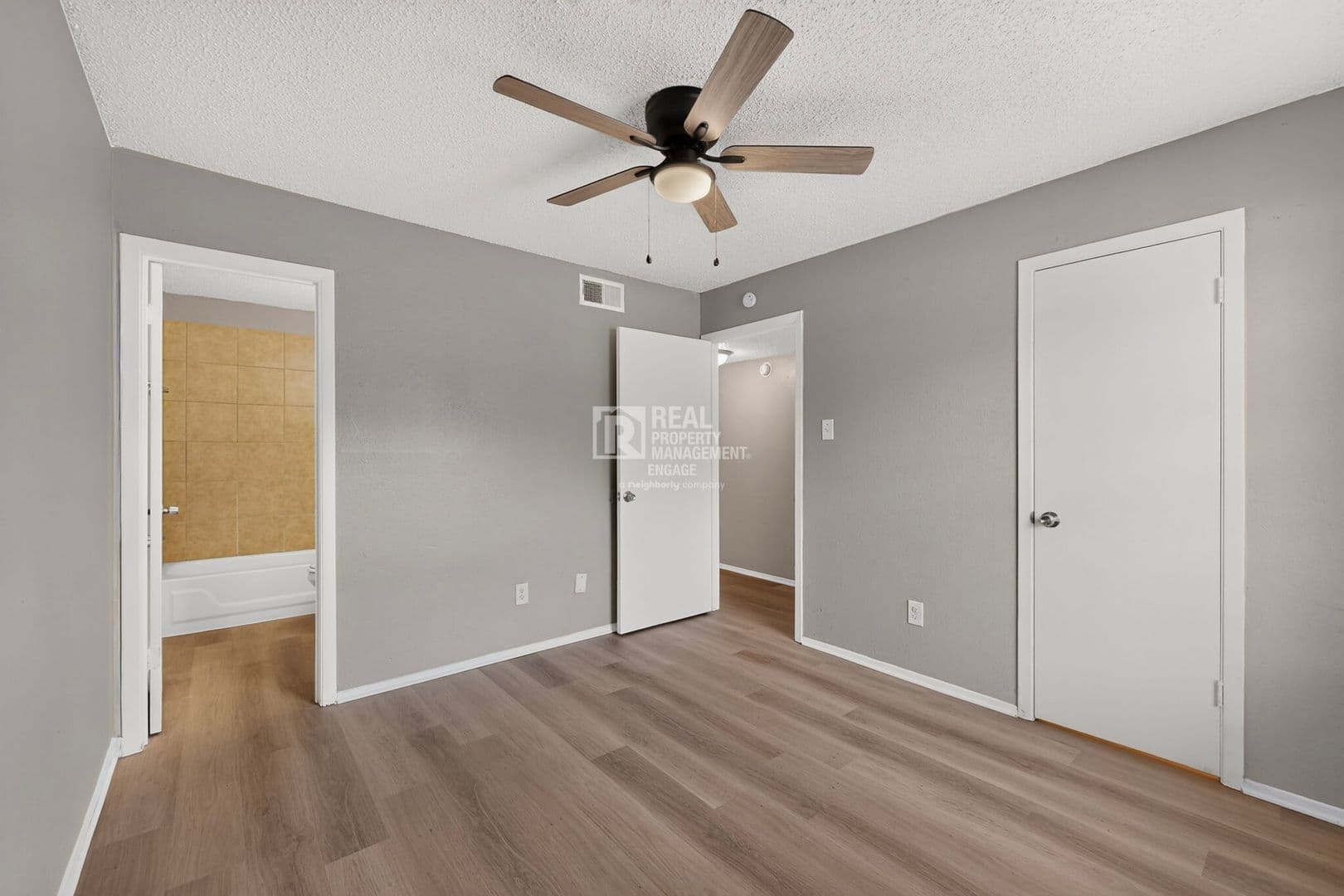 White Settlement Apartment: 8024 Cambridge Circle