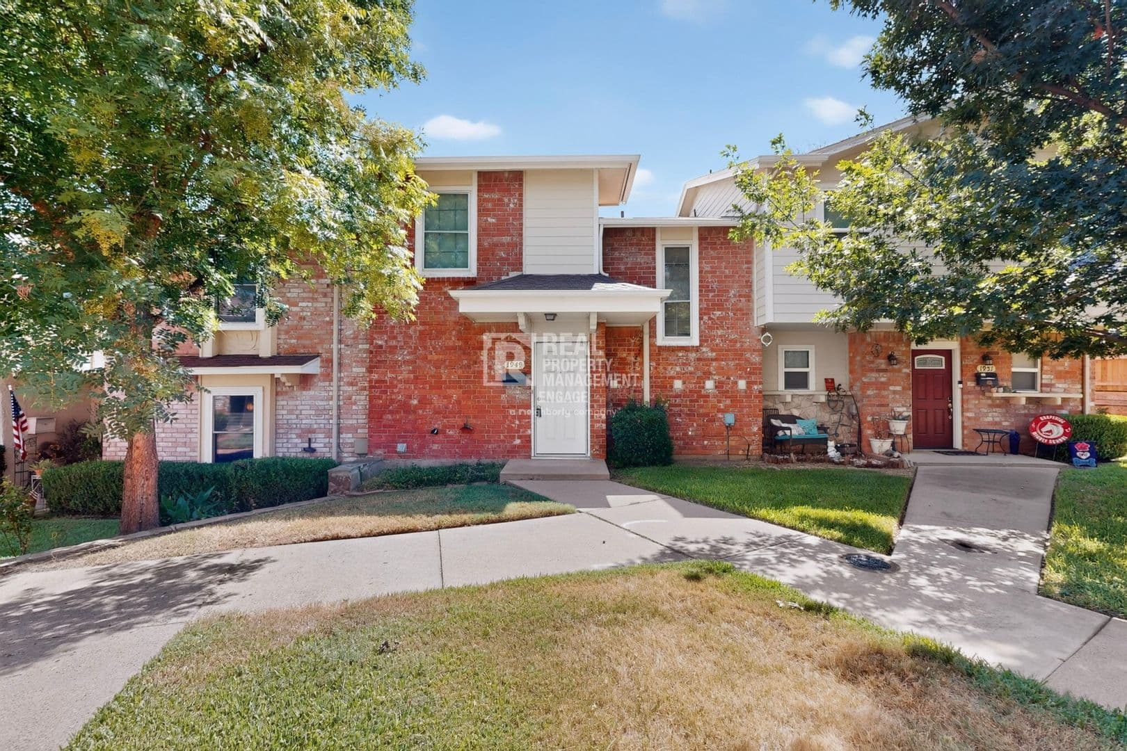 Grapevine Townhome: 1949 Shorewood Drive
