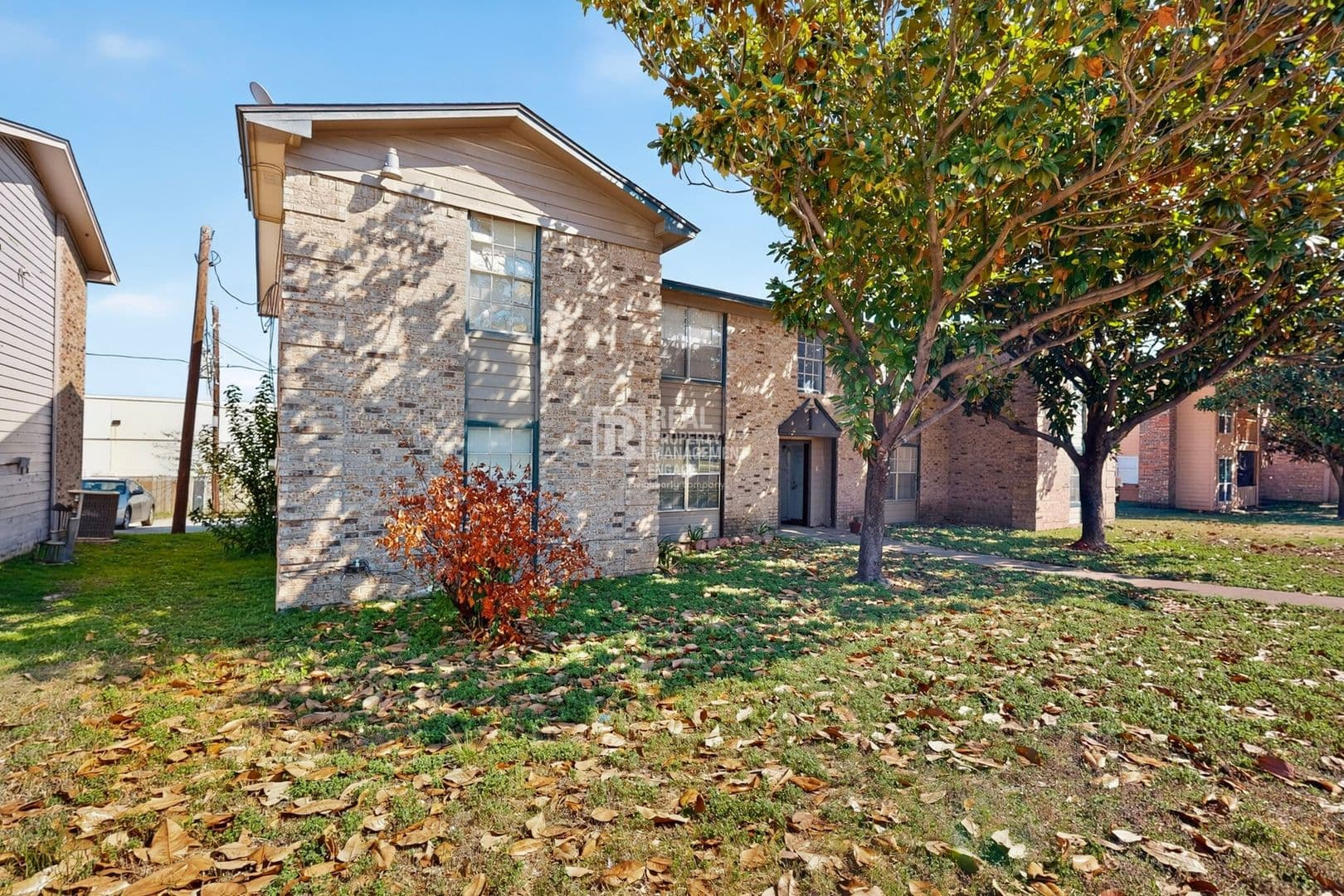 White Settlement Apartment: 8024 Cambridge Circle