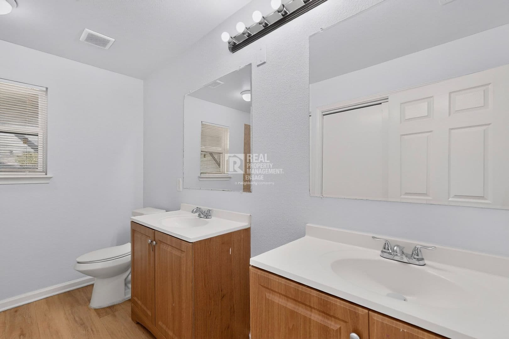 Fort Worth House: 4801 Hollowbrook Rd