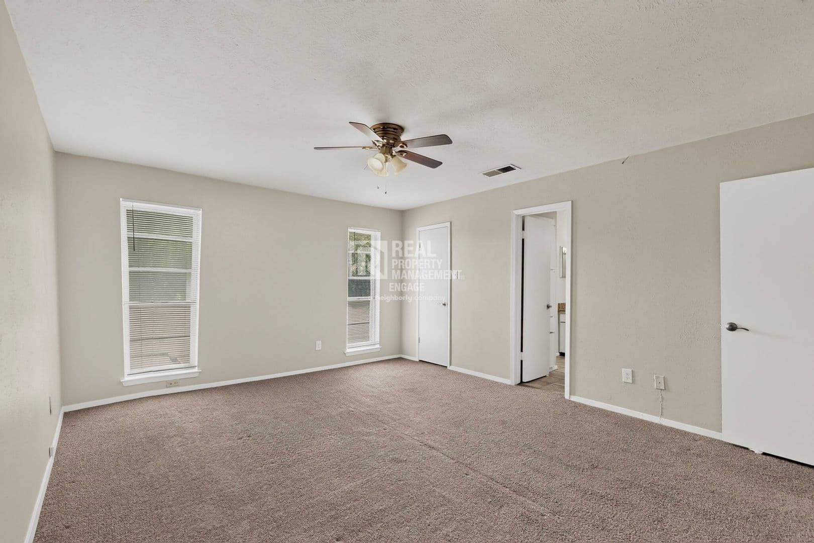 Grapevine Townhome: 1949 Shorewood Drive