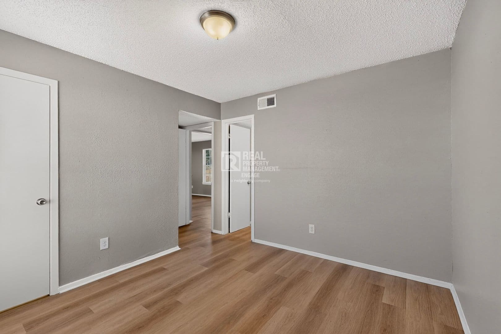 White Settlement Apartment: 8024 Cambridge Circle