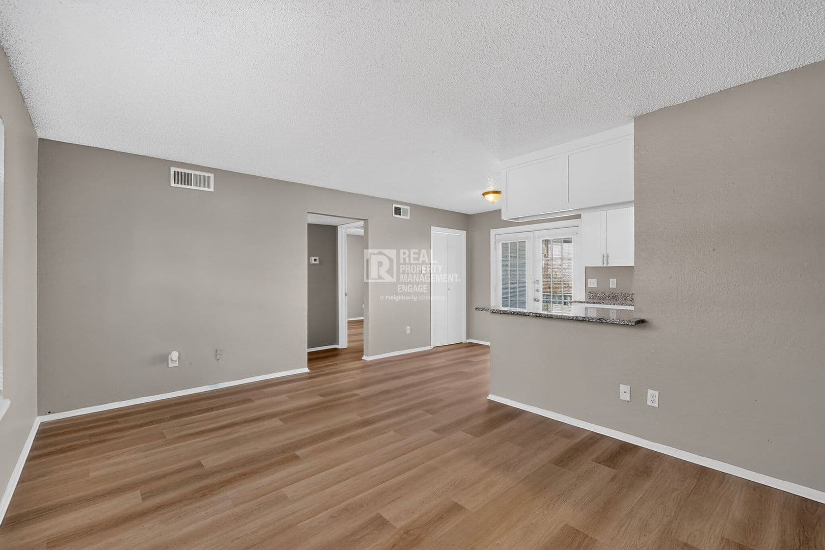 White Settlement Apartment: 8024 Cambridge Circle
