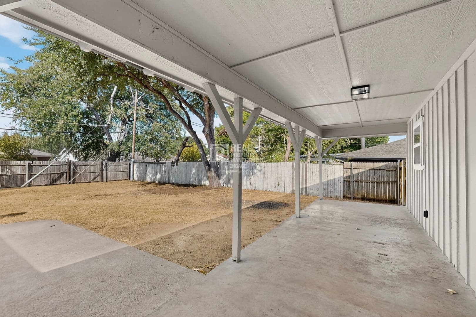 Fort Worth House: 4801 Hollowbrook Rd