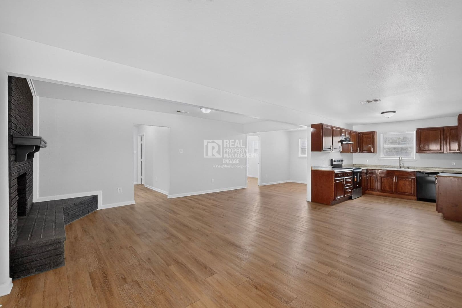 Fort Worth House: 4801 Hollowbrook Rd