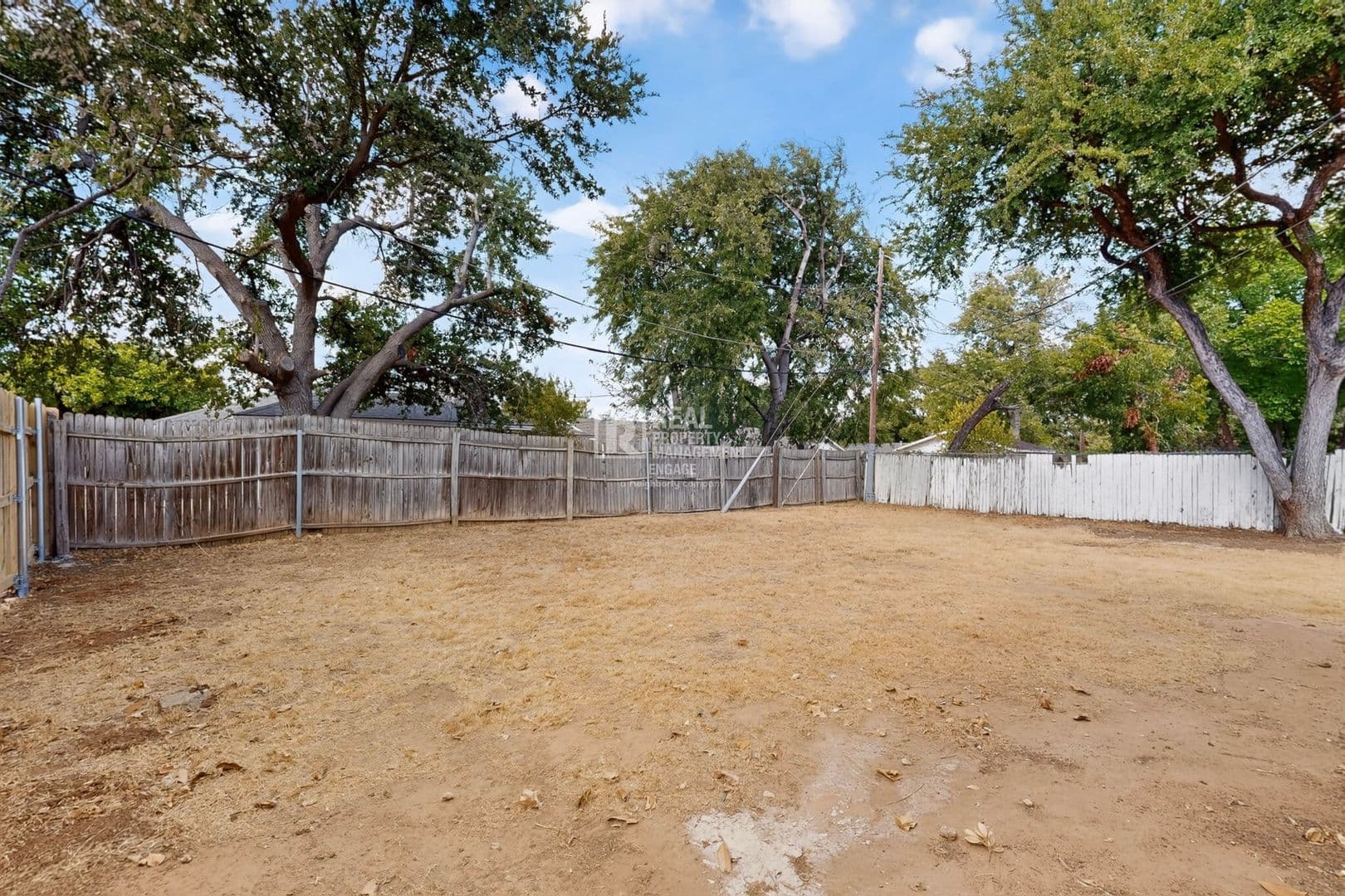 Fort Worth House: 4801 Hollowbrook Rd