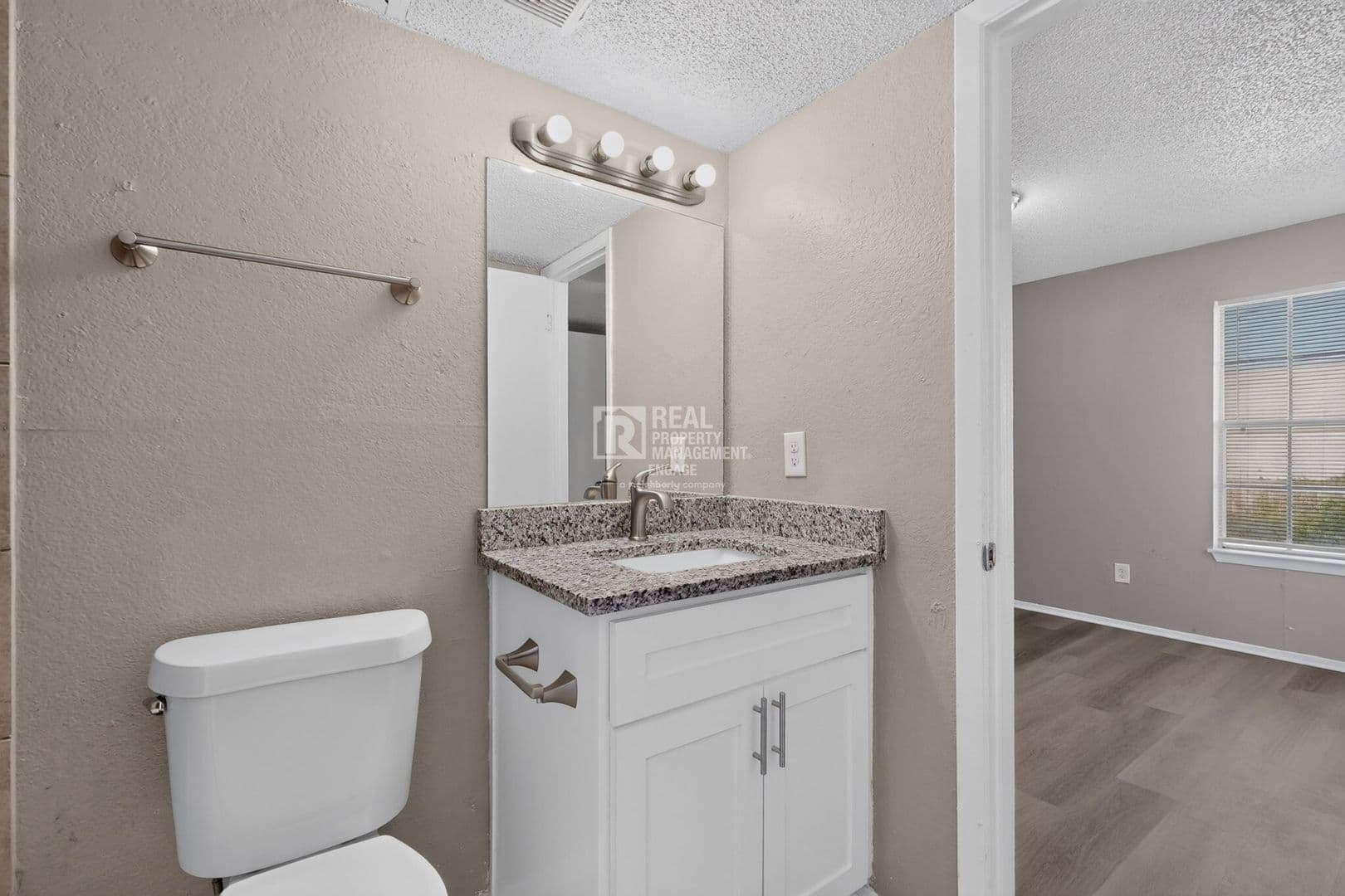 White Settlement Apartment: 8024 Cambridge Circle