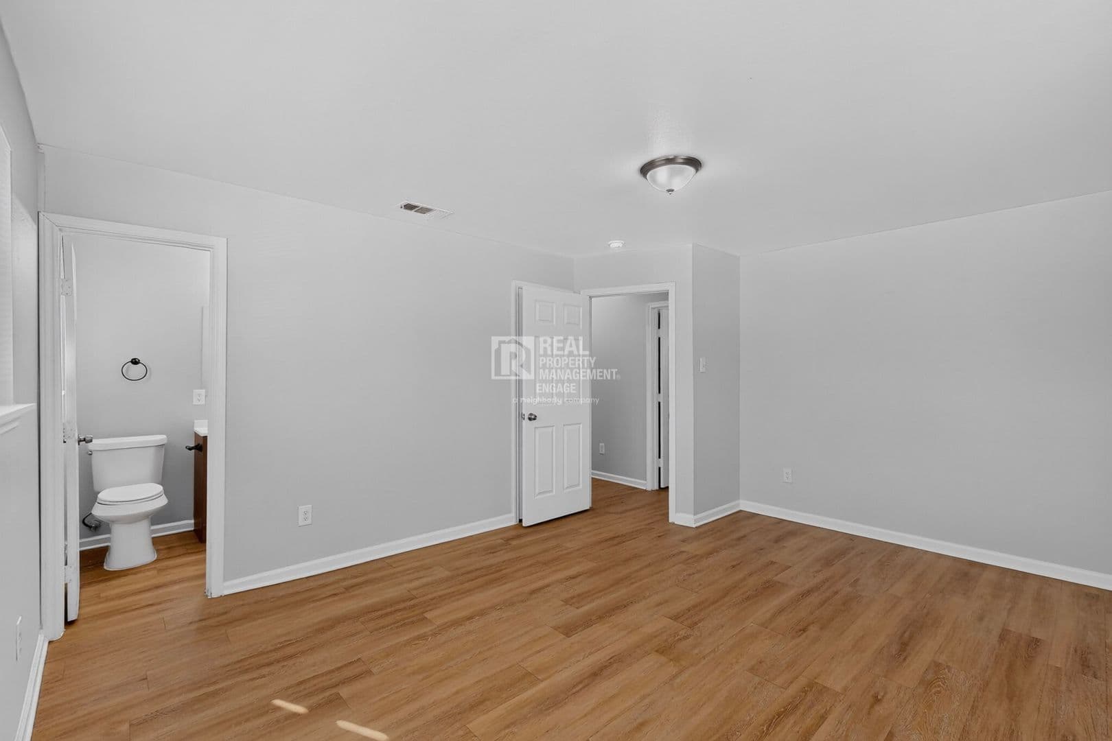 Fort Worth House: 4801 Hollowbrook Rd