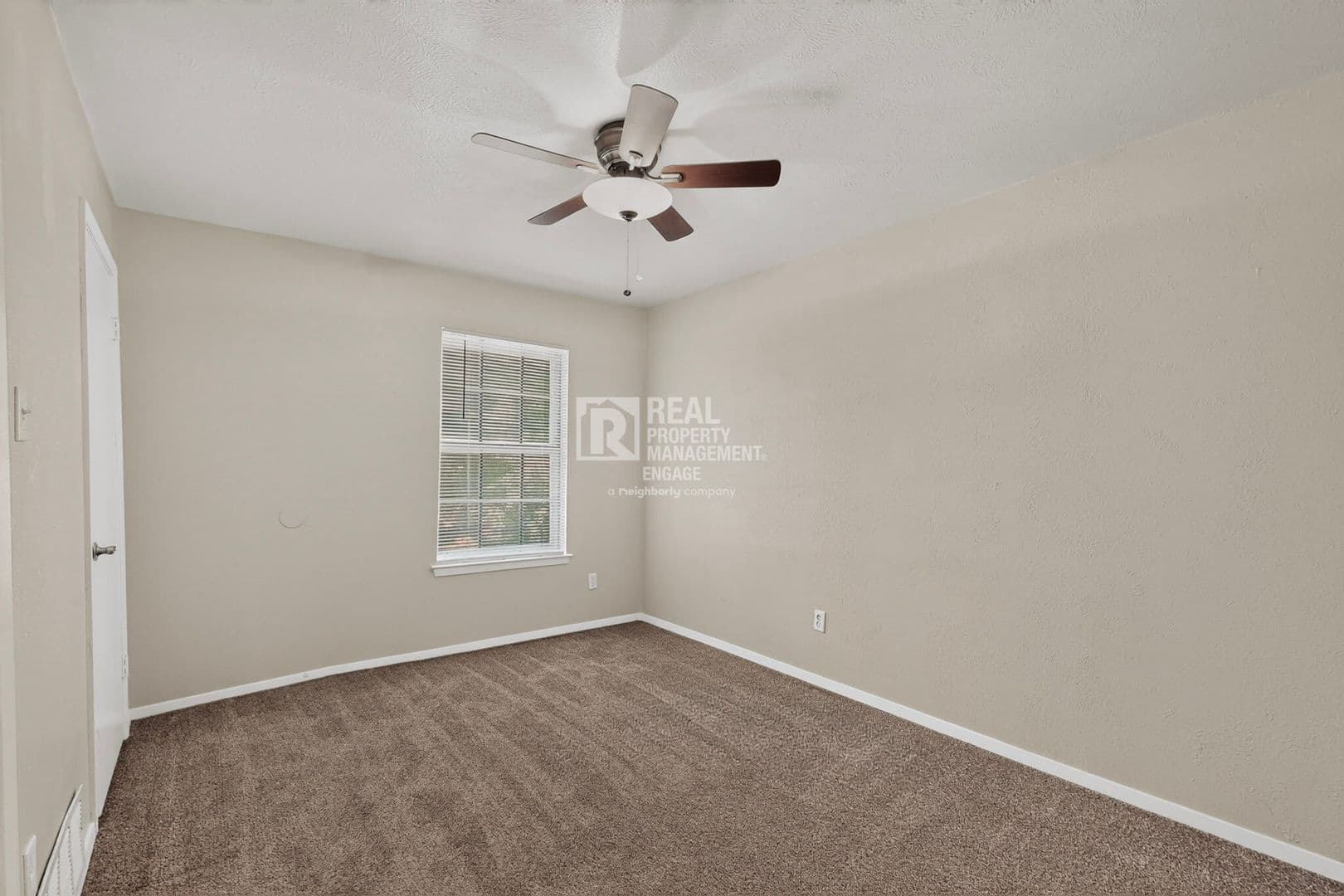 Grapevine Townhome: 1949 Shorewood Drive