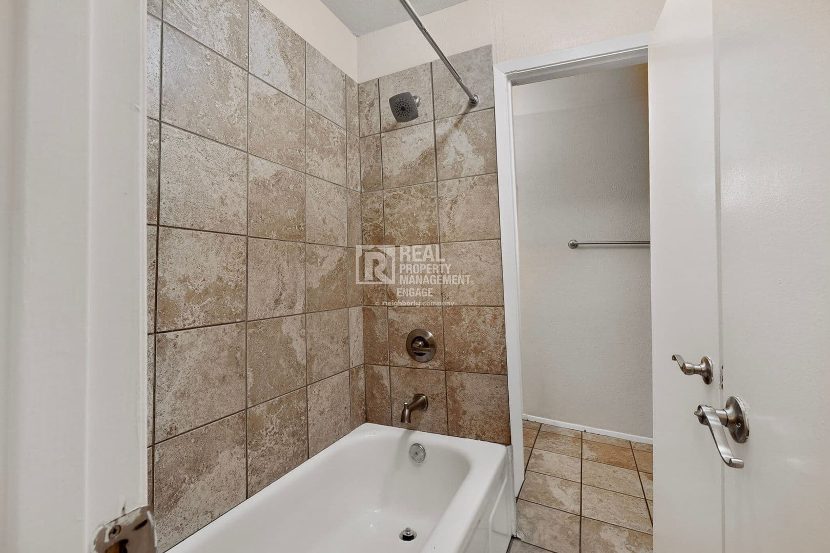 Grapevine Townhome: 1949 Shorewood Drive