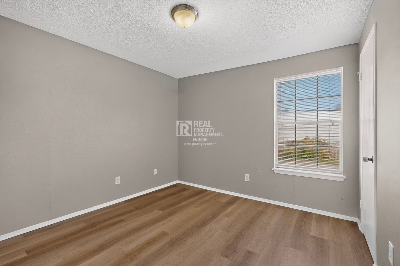 White Settlement Apartment: 8024 Cambridge Circle