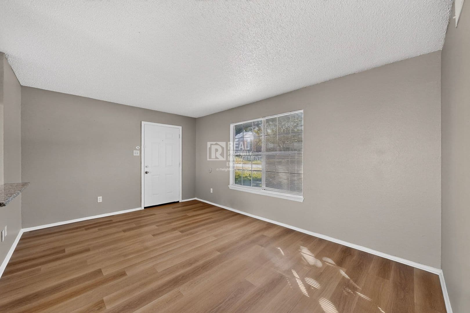 White Settlement Apartment: 8024 Cambridge Circle