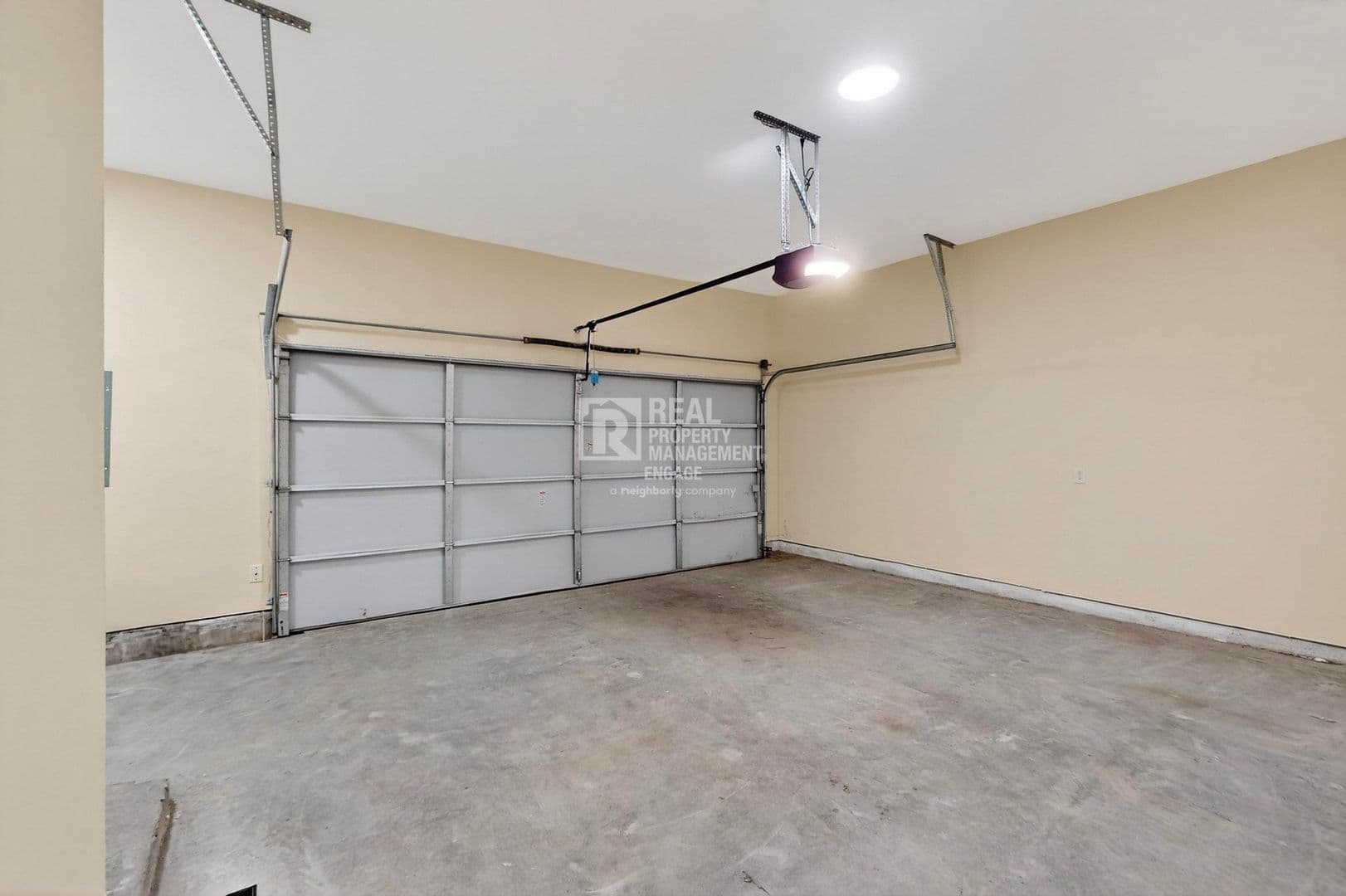 Irving Townhome: 3425 Sanjeev Dr.