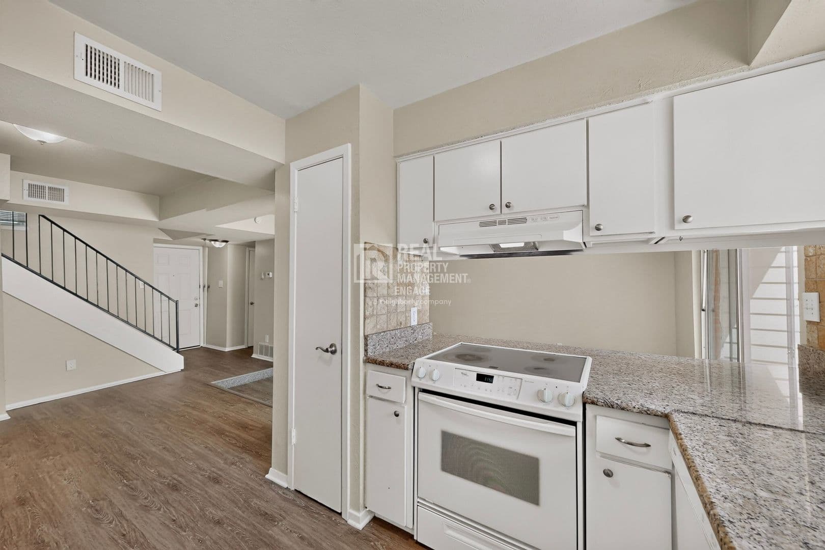 Grapevine Townhome: 1949 Shorewood Drive