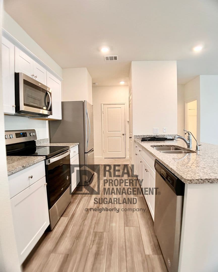 Richmond House: 6330 Highland Bend Drive