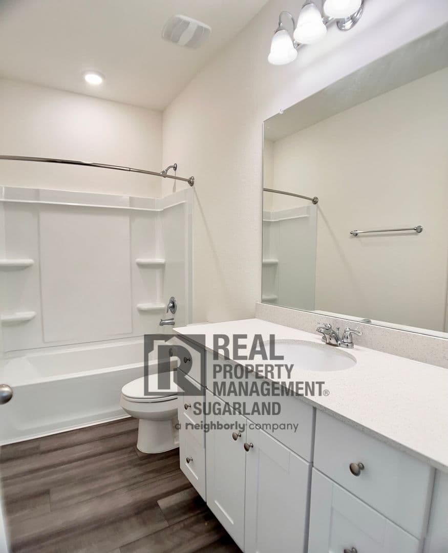 Richmond House: 6330 Highland Bend Drive