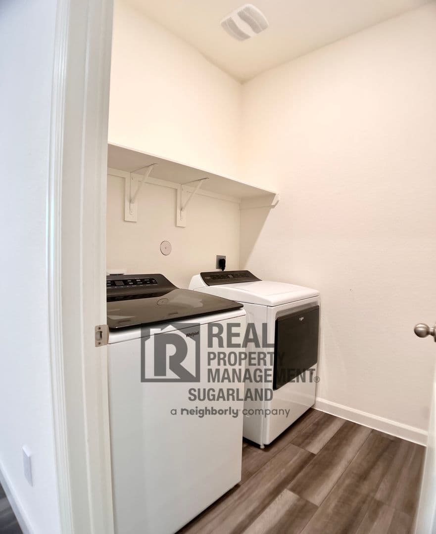 Richmond House: 6330 Highland Bend Drive