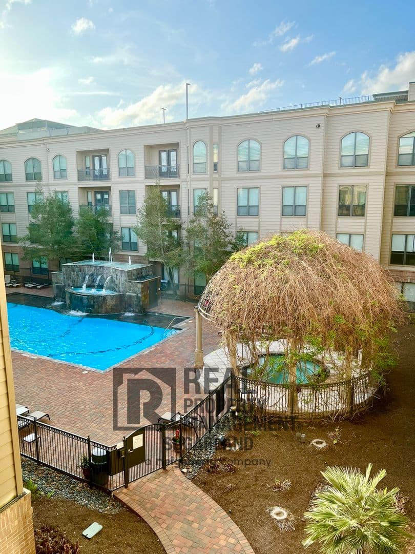 Sugar Land Condo: 2299 Lone Star Dr. #334