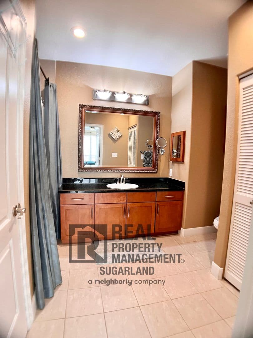 Sugar Land Condo: 2299 Lone Star Dr. #334