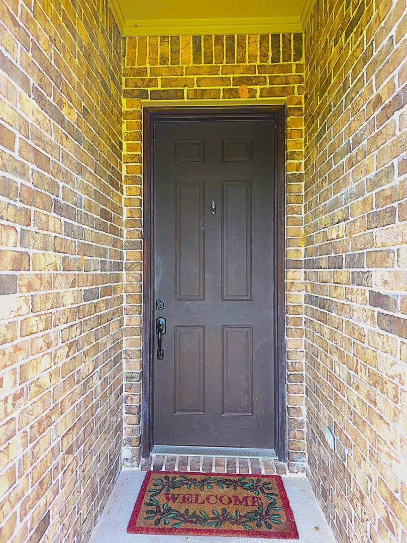 Tyler House: 11864 Poydras