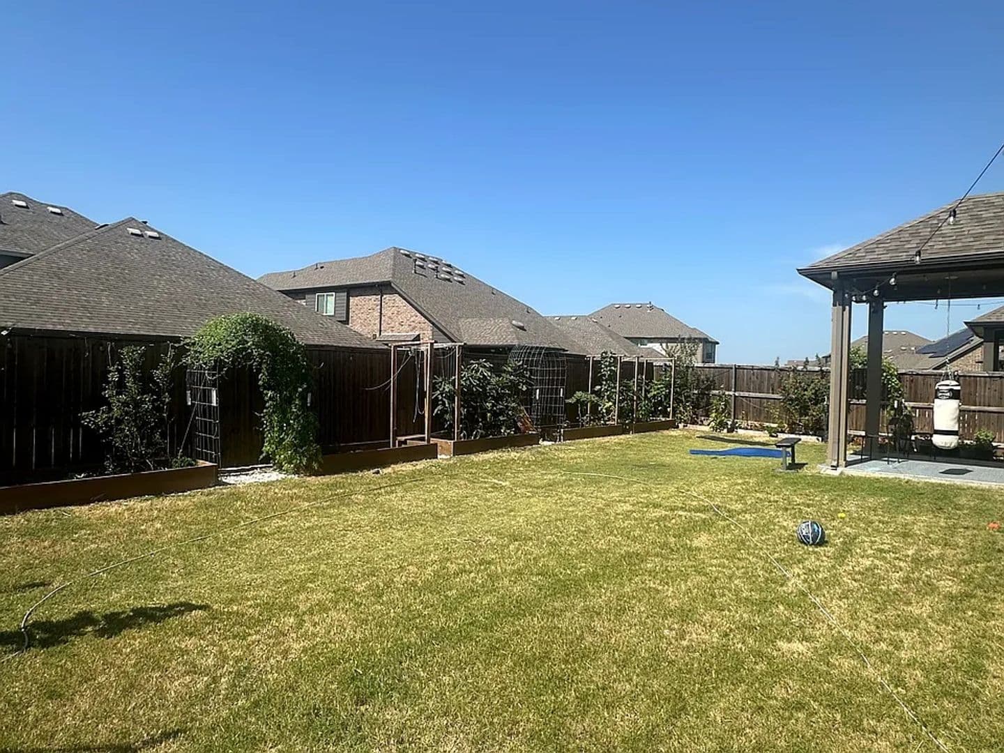 Aubrey House: 1516 White water way