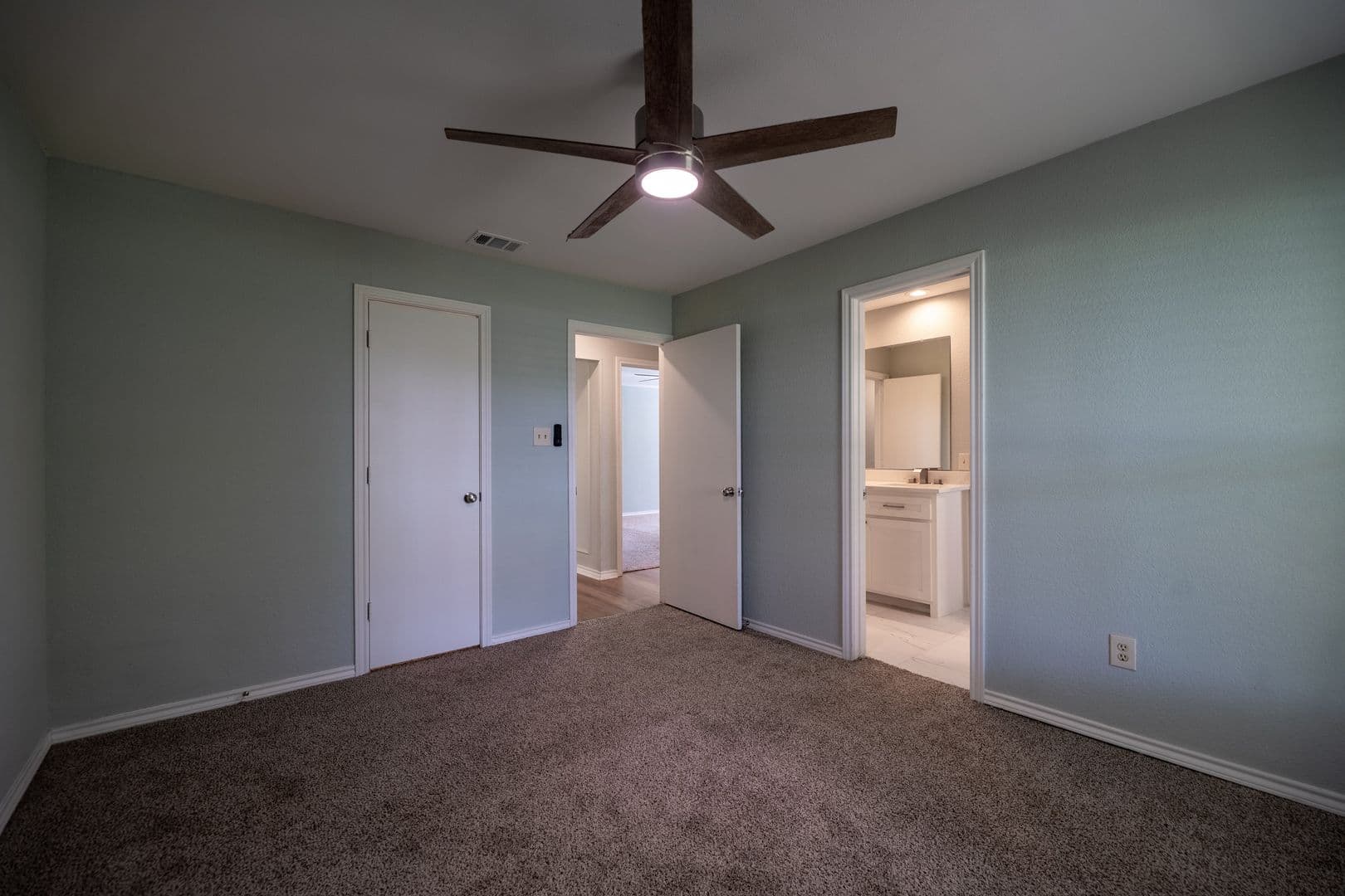Forney House: 16612 Scenic Cir