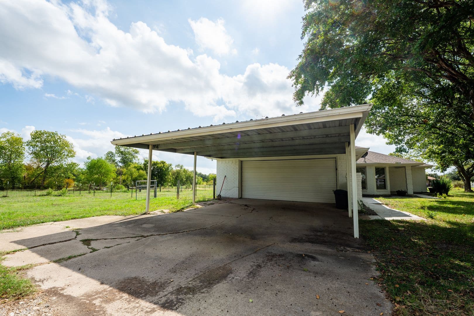 Forney House: 16612 Scenic Cir