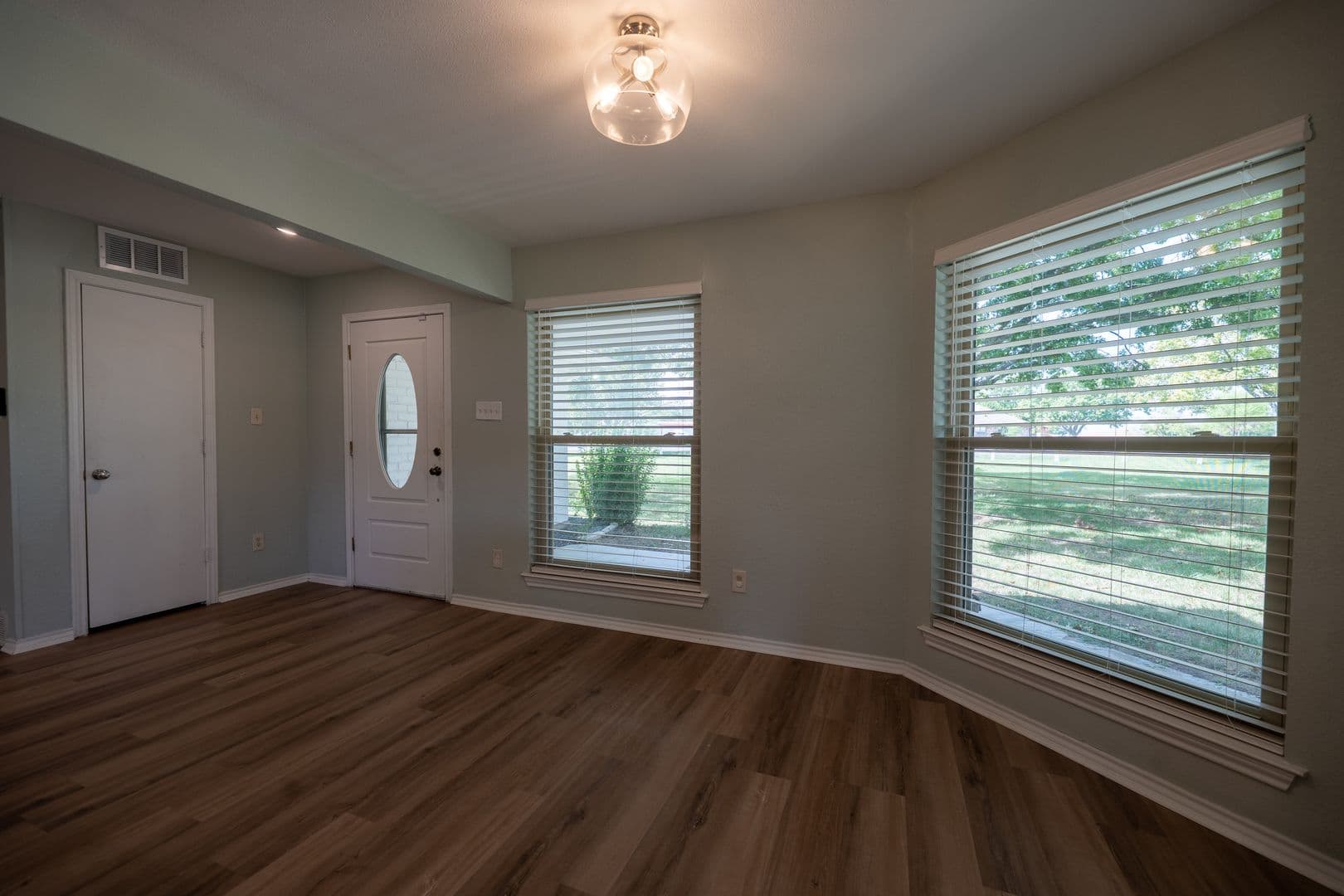 Forney House: 16612 Scenic Cir