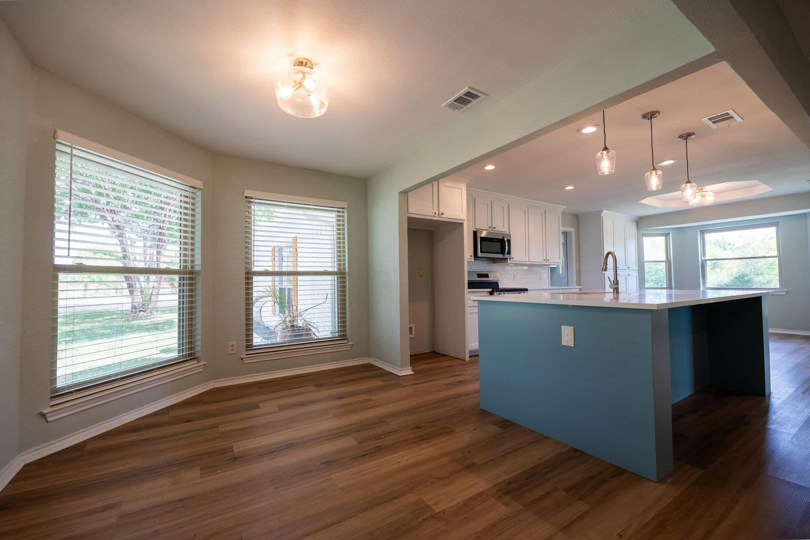 Forney House: 16612 Scenic Cir