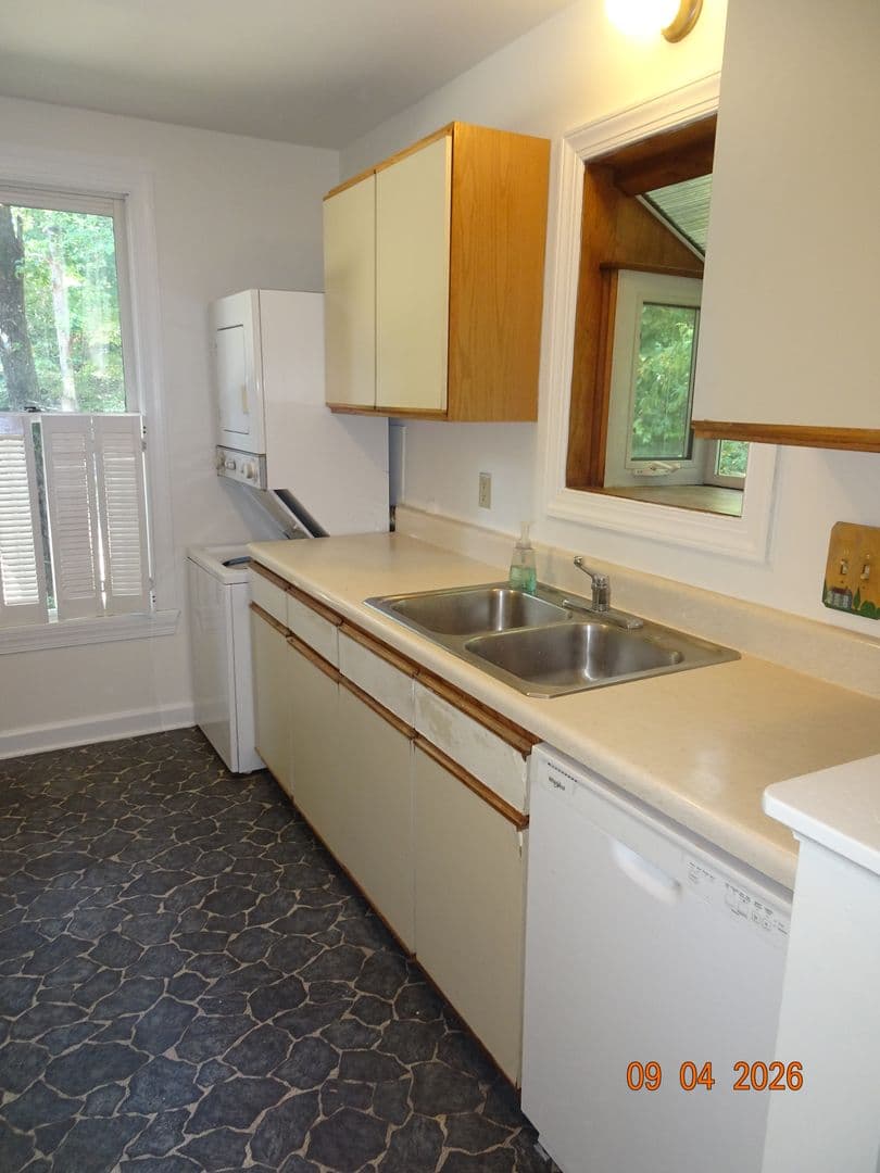 Williamsburg House: 1350 Jamestown Road