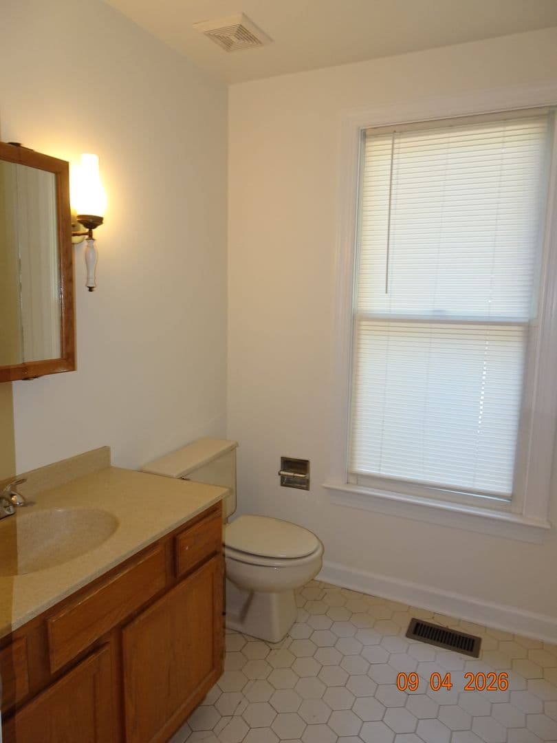 Williamsburg House: 1350 Jamestown Road