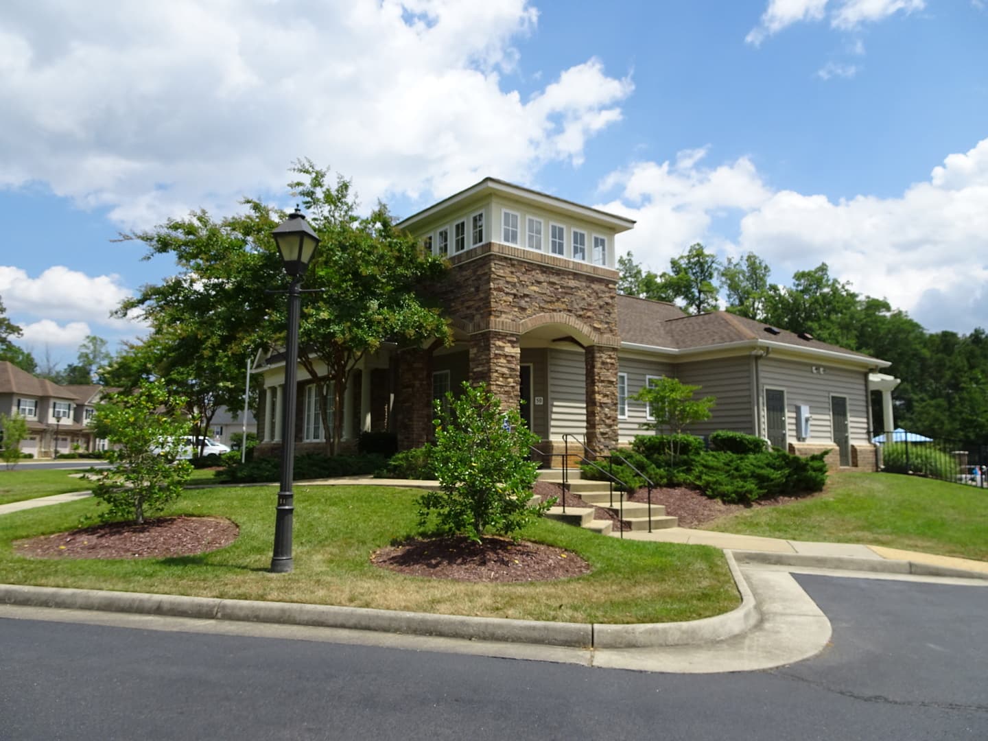 Williamsburg House: 802 Braemar Creek