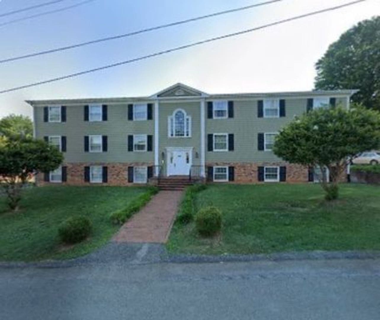 Roanoke Apartment: 515 25th Street SW