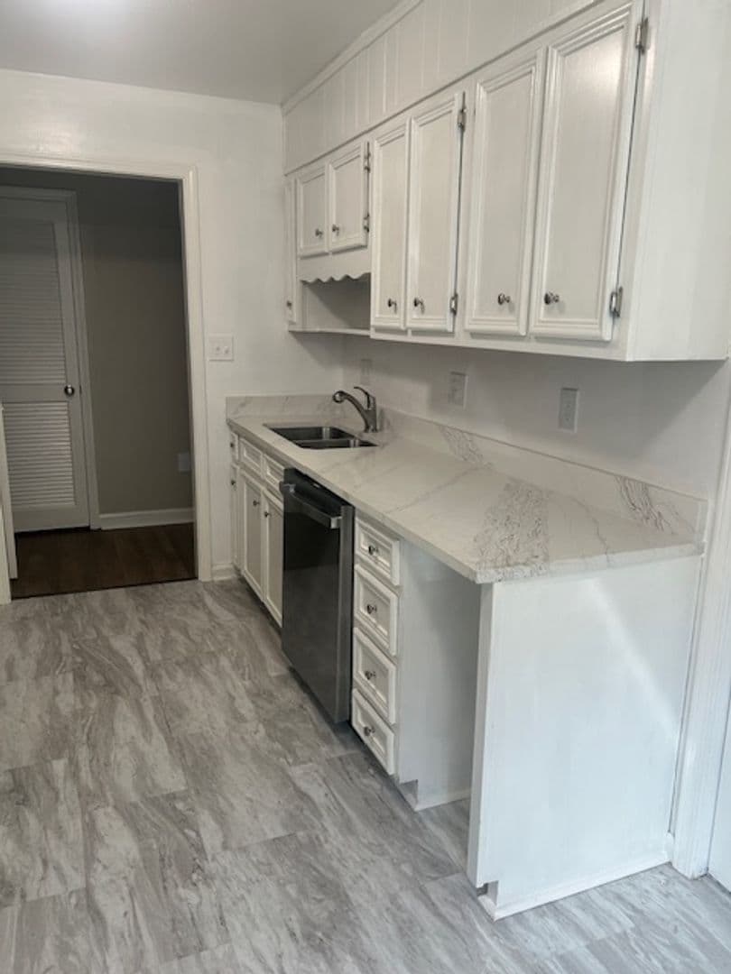 Roanoke Apartment: 515 25th Street SW