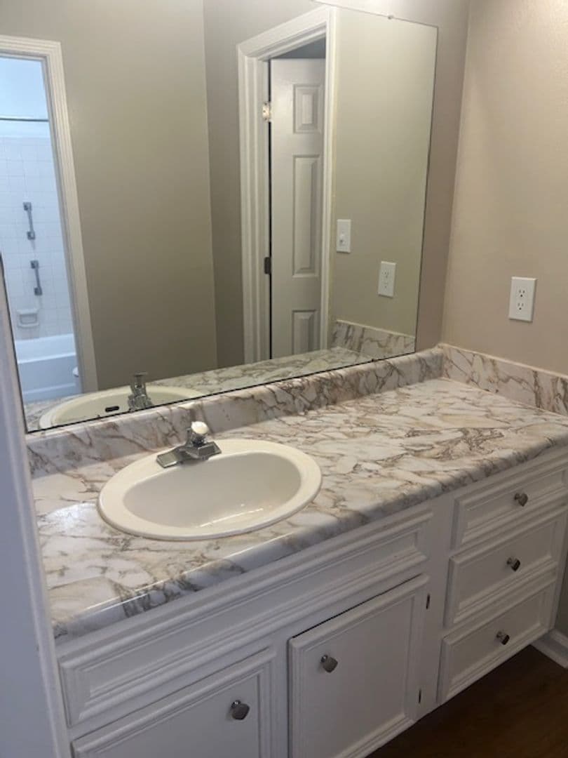 Roanoke Apartment: 515 25th Street SW