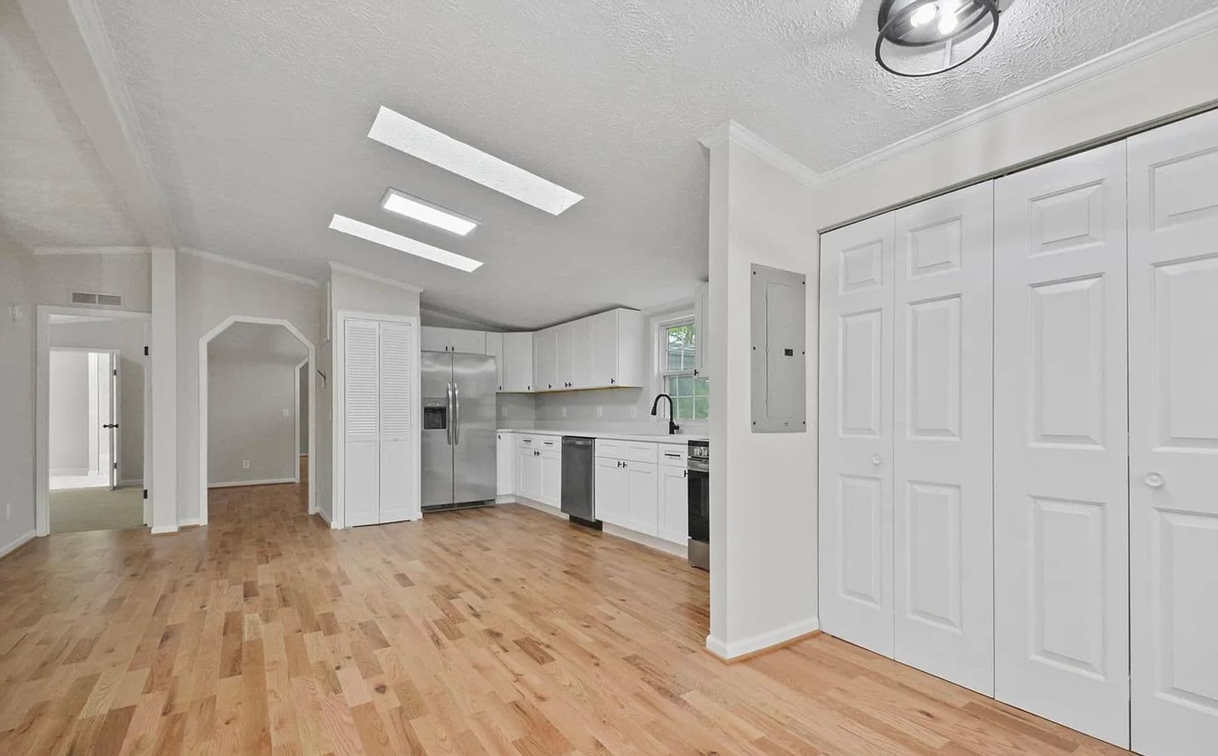 Woodford House: 7254 Lipscomb Dr.