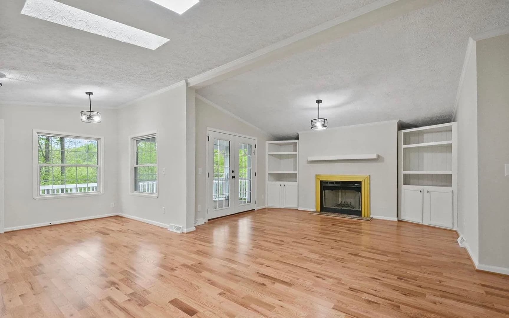 Woodford House: 7254 Lipscomb Dr.