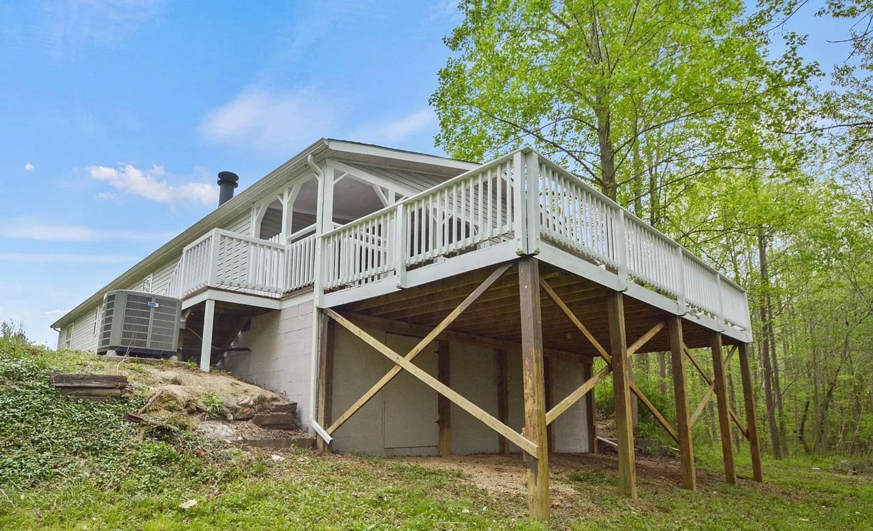 Woodford House: 7254 Lipscomb Dr.