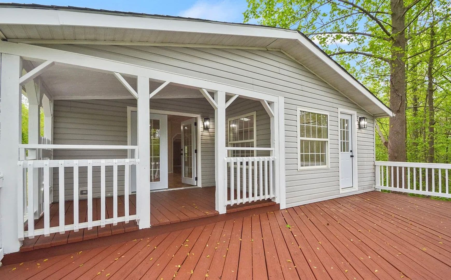Woodford House: 7254 Lipscomb Dr.