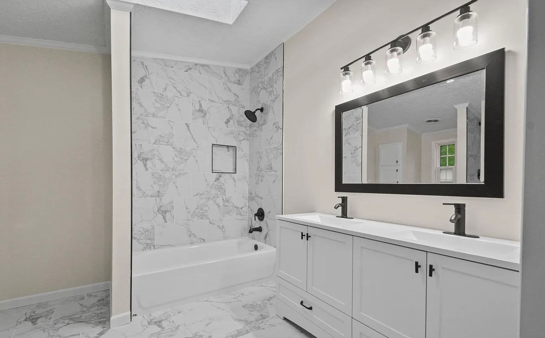 Woodford House: 7254 Lipscomb Dr.