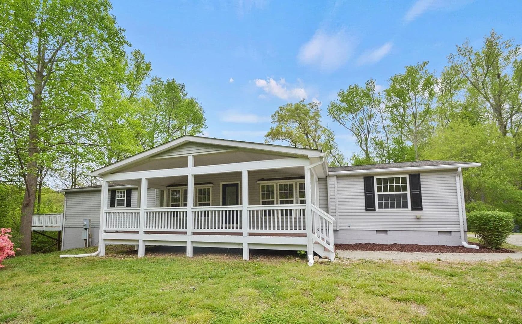 Woodford House: 7254 Lipscomb Dr.