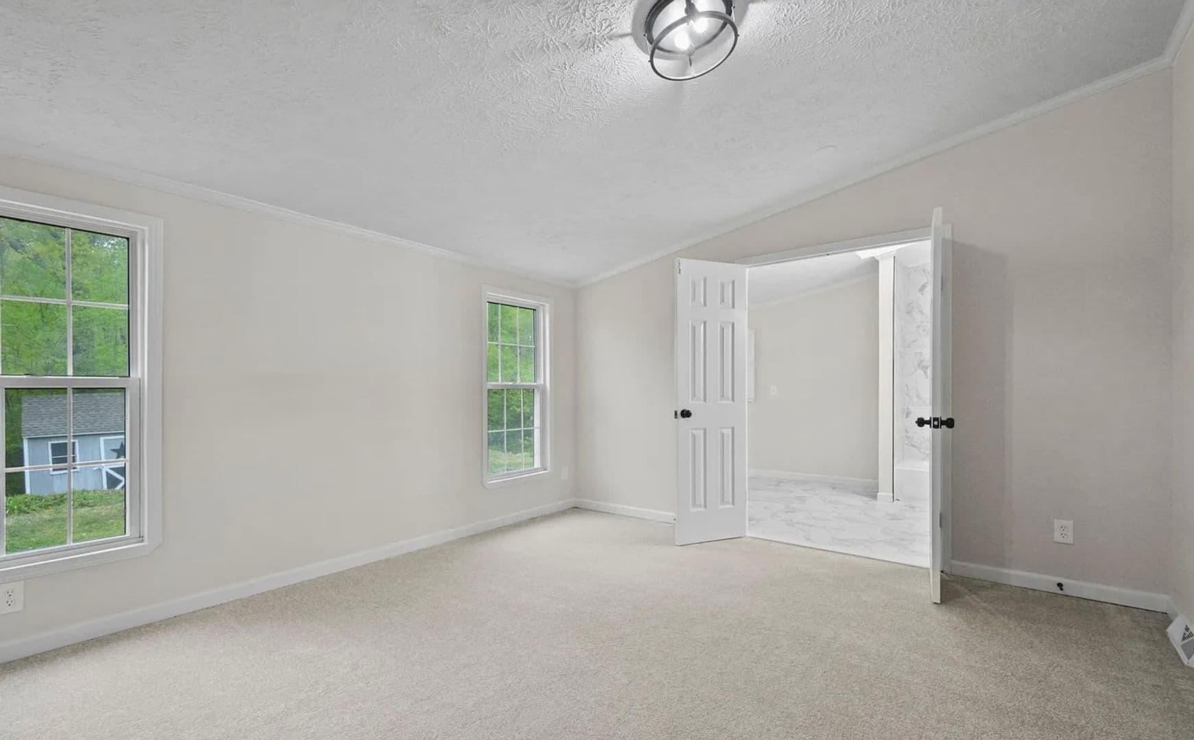 Woodford House: 7254 Lipscomb Dr.