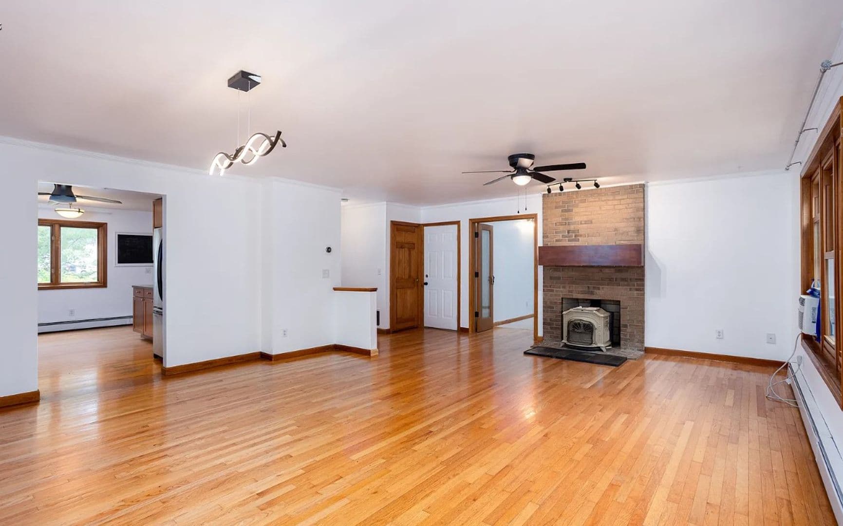 Colchester House: 965 Williams Road