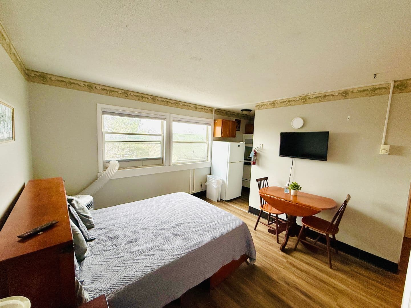 Burlington Apartment: 383 College Street