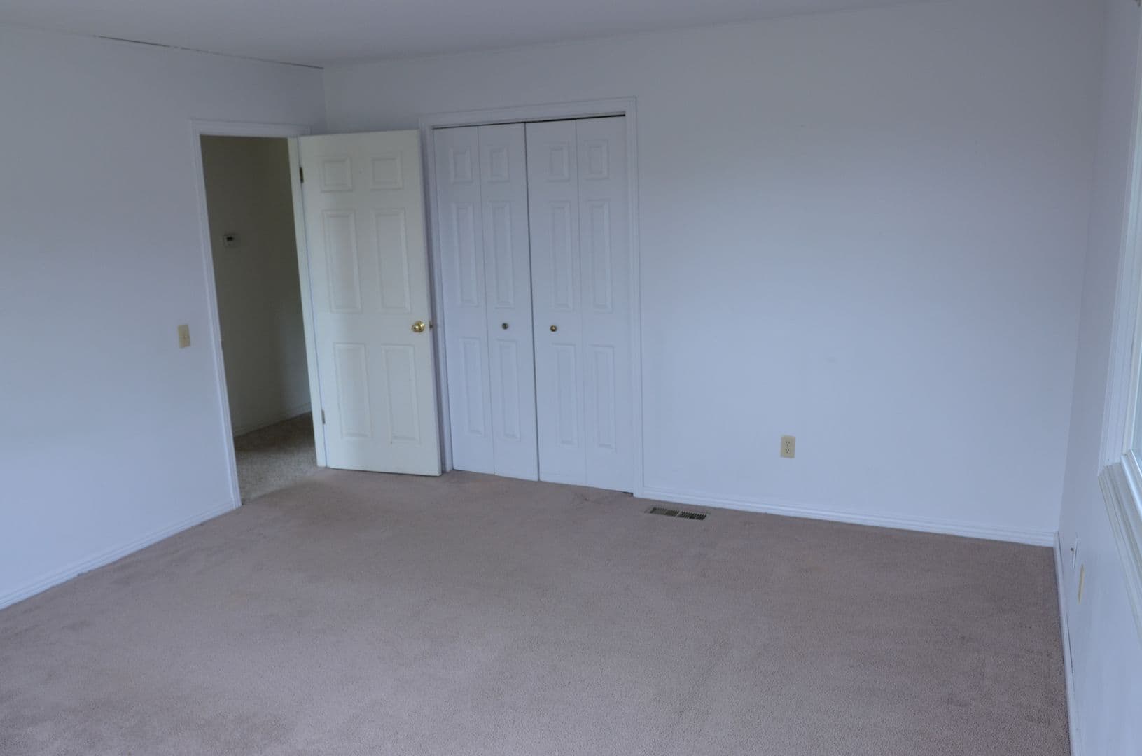 Essex Junction House: 7 Rivendell Drive