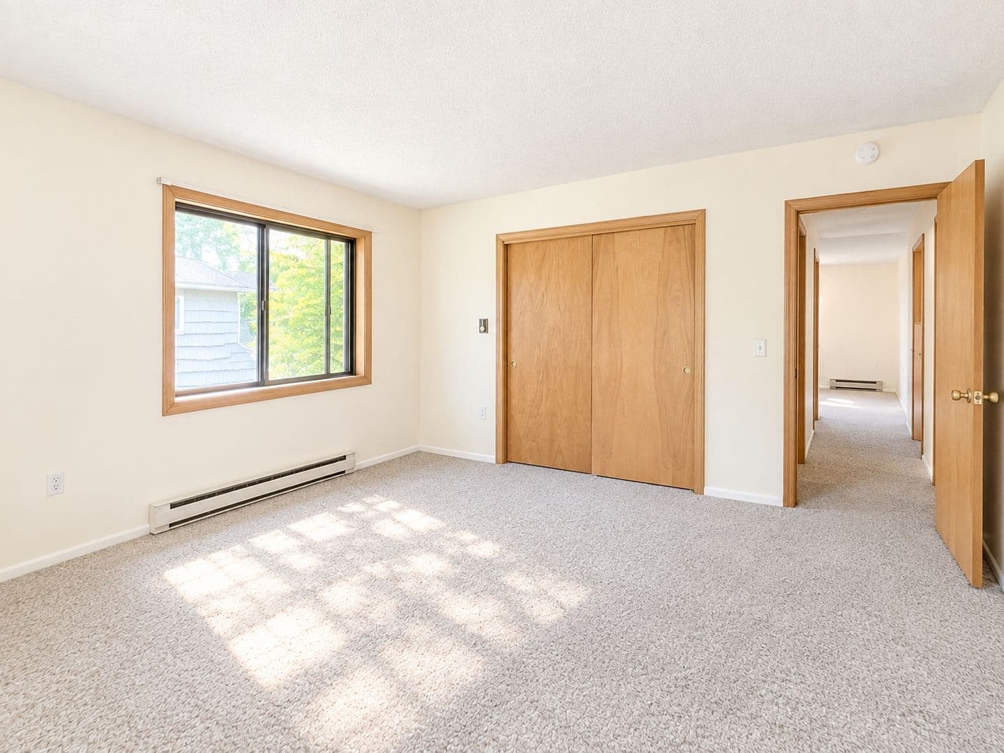 South Burlington House: 50 Hawthorne Circle